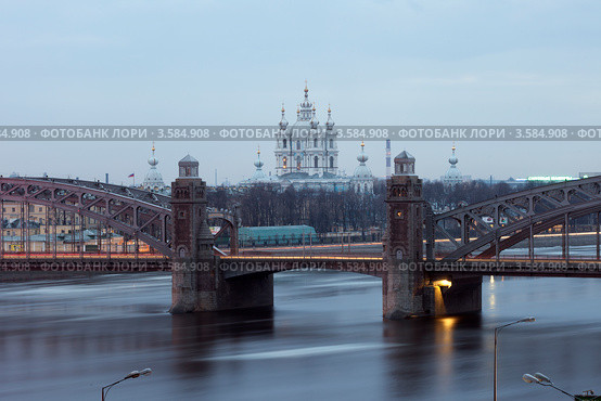 Санкт-Петербург. Смольный собор в створе Большеохтинского моста (2012 год). Редакционное фото, фотограф Литвяк Игорь / Фотобанк Лори