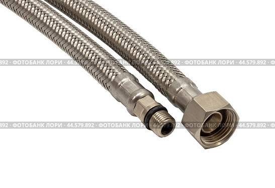 Сантехнический шланг в металлической оплетке для воды на белом фоне. Plumbing hose in a metal braid for water. Стоковое фото, фотограф Татьяна Д / Фотобанк Лори