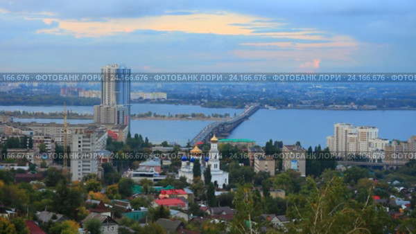 Саратов. Вид города со смотровой площадки (2016 год). Стоковое видео, видеограф Литвяк Игорь / Фотобанк Лори