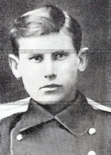 Саша Фадеев (будущий писатель А.А. Фадеев) - ученик Владивостокского коммерческого училища. Ещё учась в училище, выполнял поручения подпольного комитета большевиков. Владивосток, 1917 год. Редакционное фото, фотограф Сергей Елизарьев / Фотобанк Лори
