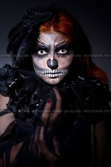Scary monster in dark room. Стоковое фото, агентство Ingram Publishing / Фотобанк Лори