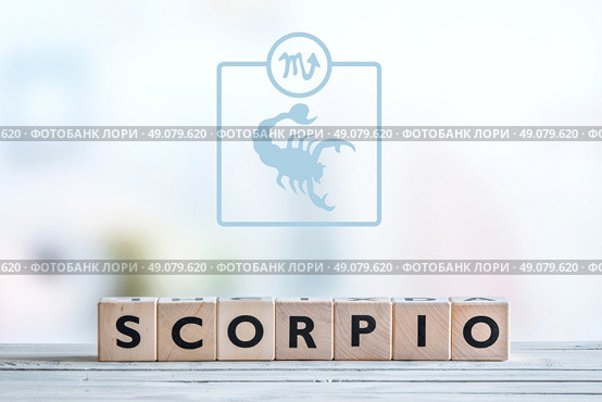 Scorpio star sign on a wooden table. Стоковое фото, агентство Ingram Publishing / Фотобанк Лори