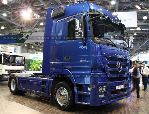 Седельный тягач Mercedes-Benz Actros 1848 (2015 год). Редакционное фото, фотограф Данила Васильев / Фотобанк Лори