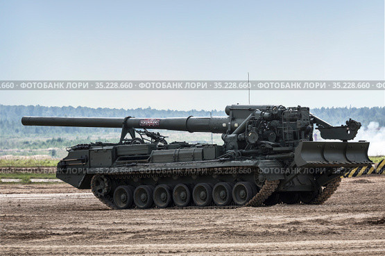 Self-propelled artillery installation 2S7M "Malka" at demonstration public performances at the Alabino training ground. International Army Games Army-2020. Russia. Close-up. Редакционное фото, фотограф Наталья Волкова / Фотобанк Лори