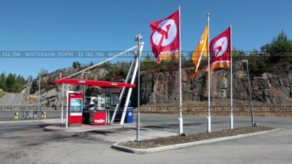 Self-service filling petrol station is on highway at summer season. Circle K is new brand of Statoil multinational chain of convenience stores and gas stations. Norway (2019 год). Редакционное видео, видеограф Кекяляйнен Андрей / Фотобанк Лори