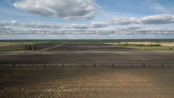 Сельскохозяйственный сектор. Страда. Вспаханное поле. Agricultural industry. Harvest season. Ploughed field. Стоковое видео, видеограф Евгений Романов / Фотобанк Лори