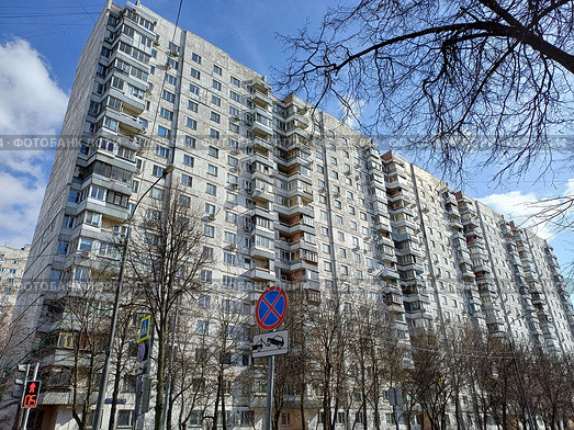 Семнадцатиэтажный пятиподъездный панельный жилой дом серии П-3. Построен в 1982 году. 7-я Парковая улица, 16, корпус 1. Район Измайлово. Город Москва (2024 год). Стоковое фото, фотограф lana1501 / Фотобанк Лори