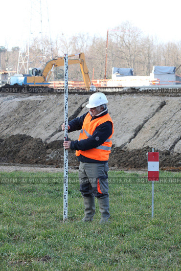 senior land surveyor. Стоковое фото, агентство Ingram Publishing / Фотобанк Лори