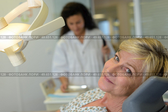 senior woman suffering with toothache. Стоковое фото, агентство Ingram Publishing / Фотобанк Лори