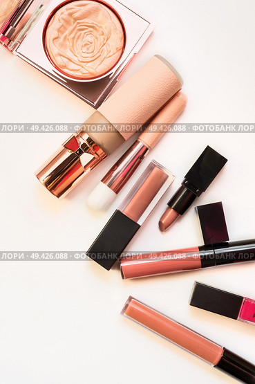 Set of luxury beautiful cosmetics for fashion make up  on white  background. Стоковое фото, агентство Ingram Publishing / Фотобанк Лори