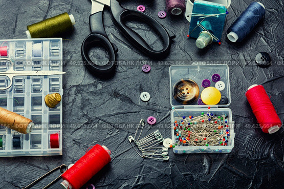 Set of sewing accessories made of buttons, threads and needles.. Sewing kit, handiwork. Стоковое фото, агентство Ingram Publishing / Фотобанк Лори