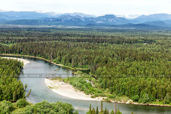 Северный Урал. Река и бескрайняя тайга. Стоковое фото, фотограф Евгений Ткачёв / Фотобанк Лори