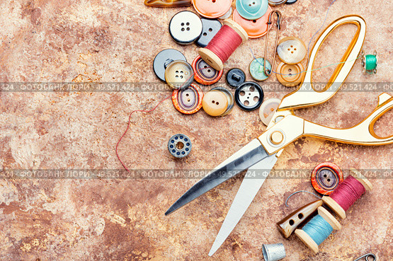 Sewing tools, scissors, many buttons and threads.Space for text. Tools for sewing. Стоковое фото, агентство Ingram Publishing / Фотобанк Лори