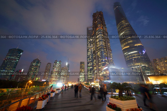 SHANGHAI, CHINA - NOV 6, 2015: Beautiful tall skyscrapers and people at night, China tallest skyscraper (Shanghai Tower) height of 630 meters. Редакционное фото, фотограф Losevsky Pavel / Фотобанк Лори