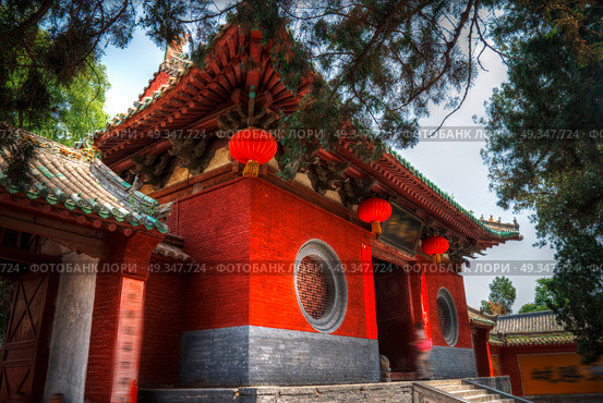 Shaolin is a Buddhist monastery in central China. Located on the mountain. Shaolin is a Buddhist monastery. Стоковое фото, агентство Ingram Publishing / Фотобанк Лори