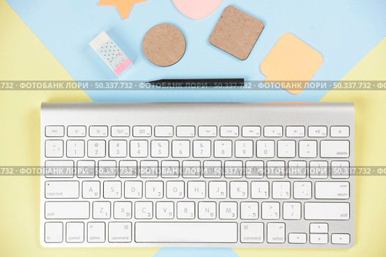 shapes eraser pencil near white keyboard dual backdrop. Стоковое фото, агентство Ingram Publishing / Фотобанк Лори