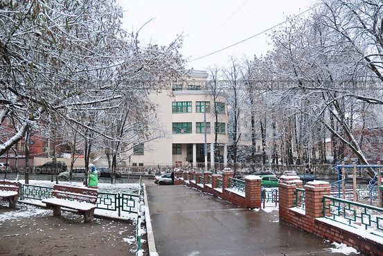 Школа № 354 им. Д.М. Карбышева в Москве (2009 год). Стоковое фото, фотограф Алёшина Оксана / Фотобанк Лори