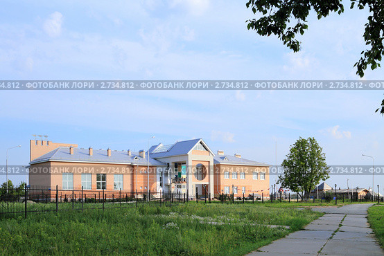 Школа в селе Абалак. Тобольский район, Тюменская область. Стоковое фото, фотограф Григорий Писоцкий / Фотобанк Лори