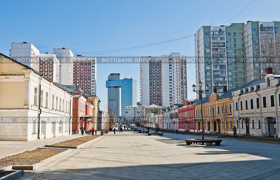 Школьная улица ранней весной. Москва. Редакционное фото, фотограф E. O. / Фотобанк Лори
