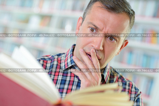 shocked reader. Стоковое фото, агентство Ingram Publishing / Фотобанк Лори