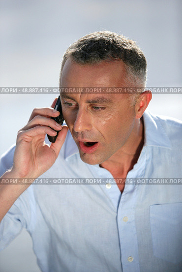 Shocker businessman talking on the phone. Стоковое фото, агентство Ingram Publishing / Фотобанк Лори