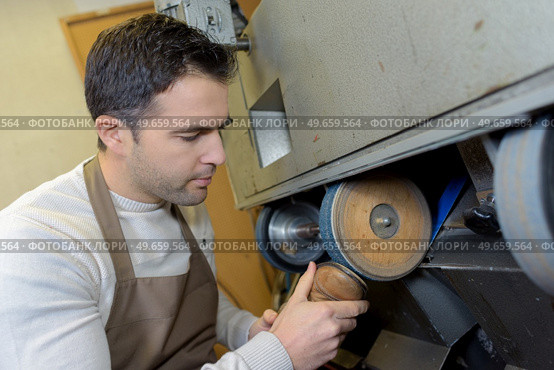 shoemaker repairs a shoe. Стоковое фото, агентство Ingram Publishing / Фотобанк Лори