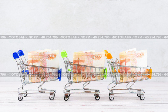 Shopping cart with Russian rubles inside. Стоковое фото, фотограф Корнеев Вячеслав / Фотобанк Лори