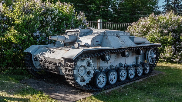 Штурмовое орудие StuG. III. Германия. Экспозиция боевой техники в музее Парка Победы в Москве. Техника времен второй мировой войны (2024 год). Редакционное фото, фотограф Константин Григорьев / Фотобанк Лори