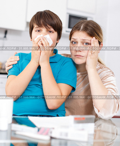 Sick boy with mother at home. Стоковое фото, фотограф Яков Филимонов / Фотобанк Лори