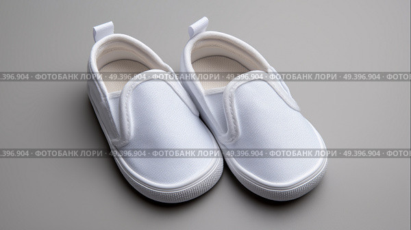 Simple white slip-on shoes designed for comfort and everyday wear. Простые белые туфли-лодочки предназначены для комфорта и повседневной носки. Стоковое AI-изображение, AI-художник Katsiaryna Repich / Фотобанк Лори
