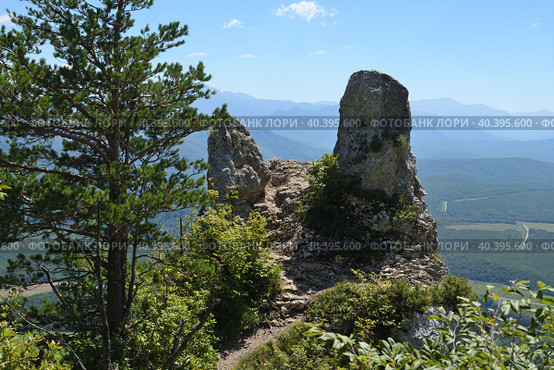 Скала Чёртов палец, Республика Адыгея, Россия. Стоковое фото, фотограф Садовский Анатолий / Фотобанк Лори