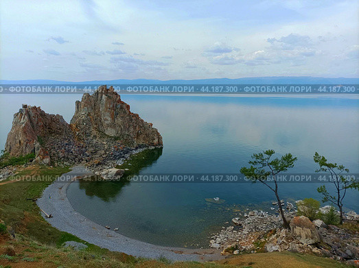 Скала Шаманка на Ольхоне. Стоковое фото, фотограф Арсентьев Никита / Фотобанк Лори