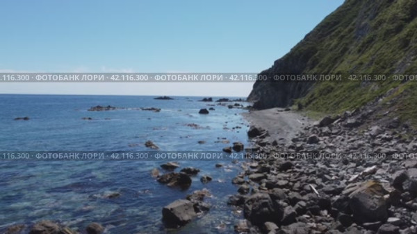 Скалы восточного Приморья и японское море, видео с дрона. Стоковое видео, видеограф Павел Сапрыкин / Фотобанк Лори