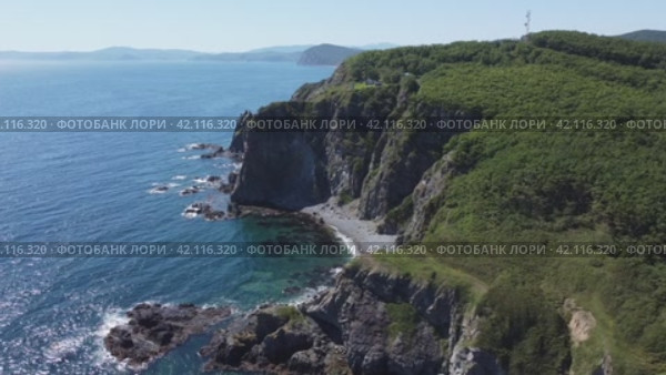 Скалы восточного Приморья и японское море, видео с дрона. Стоковое видео, видеограф Павел Сапрыкин / Фотобанк Лори
