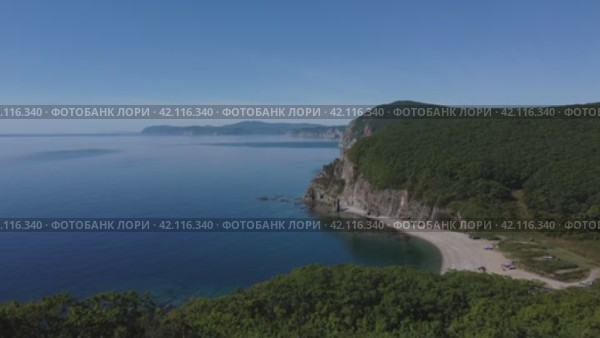 Скалы восточного Приморья и японское море, видео с дрона. Стоковое видео, видеограф Павел Сапрыкин / Фотобанк Лори
