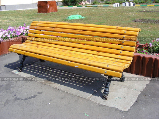 Скамейка для отдыха. Пронская улица. Район Выхино-Жулебино. Город Москва (2011 год). Редакционное фото, фотограф lana1501 / Фотобанк Лори