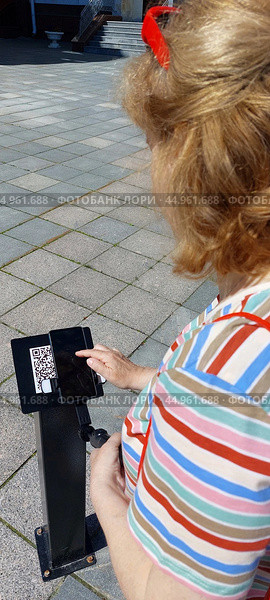 Сканировать QR -код (2023 год). Стоковое фото, фотограф Галина Беляева / Фотобанк Лори