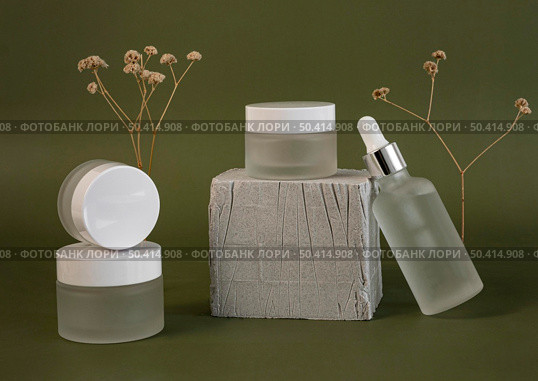 skin oil droppers face cream recipients composition. Стоковое фото, агентство Ingram Publishing / Фотобанк Лори