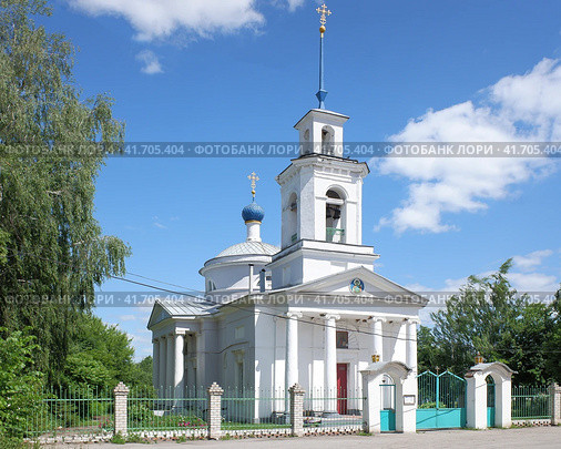 Skopin, Russia - June 24, 2022. St. George cathedral in Pirogov street. Sunny summer view. Церковь Георгия Победоносца на улице Пирогова, Скопин, Рязанская область. Стоковое фото, фотограф Александр Кузнецов / Фотобанк Лори