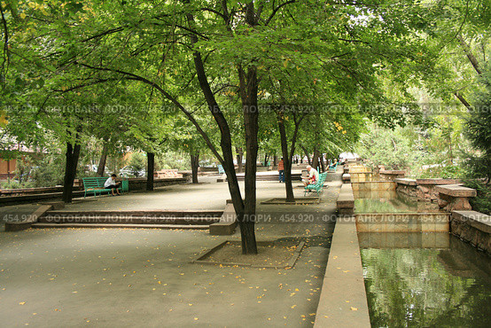 Скверик в городе Алма-Ате (2008 год). Стоковое фото, фотограф Никончук Алексей / Фотобанк Лори