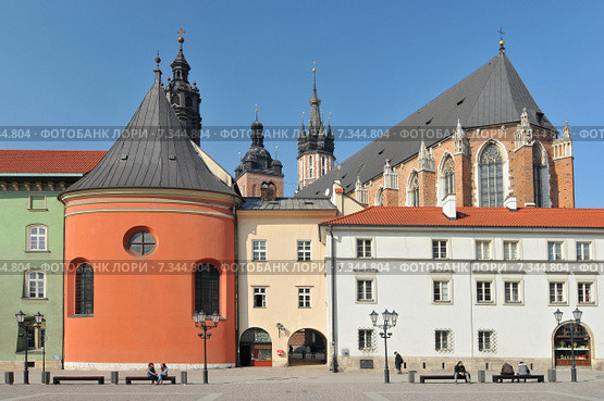 Small Market Square (Maly Rynek) in Cracow, PolandPoland, Cracow, Small Market Square, Maly Rynek. Редакционное фото, агентство BE&W Photo / Фотобанк Лори