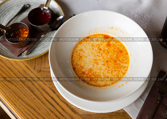 Small portion of traditional Bulgarian first course, shkembe chorba, is served in deep plate. Стоковое фото, фотограф Яков Филимонов / Фотобанк Лори