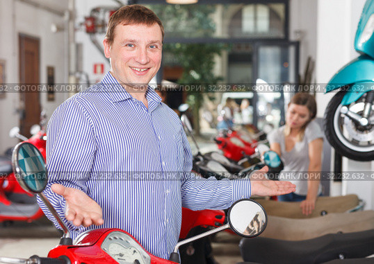 Smiling man is standing satisfied. Стоковое фото, фотограф Яков Филимонов / Фотобанк Лори