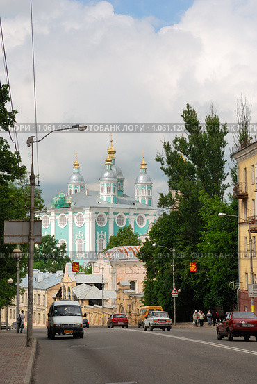 Смоленск: улица Большая Советская и Успенский собор (2009 год). Редакционное фото, фотограф Дмитрий Яковлев / Фотобанк Лори