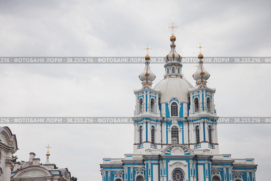Smolny Cathedral close-up on cloudy afternoon day. Unique urban landscape center Saint Petersburg. Central historical sights city. Top tourist places in Russia. Capital Russian Empire (2020 год). Стоковое фото, фотограф Aleksandr Golubev / Фотобанк Лори