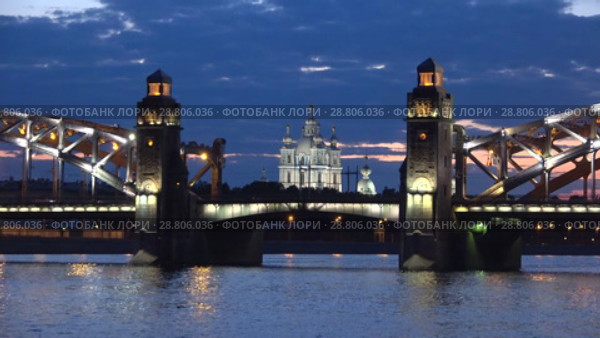 Смольный собор в створе Большеохтинского моста белой ночью. Санкт-Петербург (2018 год). Редакционное видео, видеограф Виктор Карасев / Фотобанк Лори