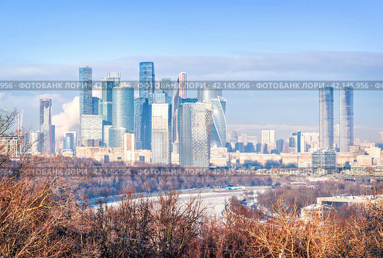 Смотровая площадка Воробьевы Горы, Лужники, Москва-Сити, канатная дорога, РАН, Москва (2024 год). Стоковое фото, фотограф Baturina Yuliya / Фотобанк Лори