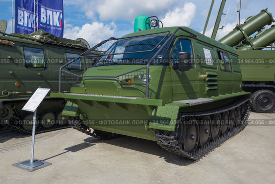Снегоболотоход ГАЗ-34039 «Ирбис» с рулевым управлением крупным планом. Экспонат международного военного форума "Армия-2020" Редакционное фото, фотограф Виктор Карасев / Фотобанк Лори