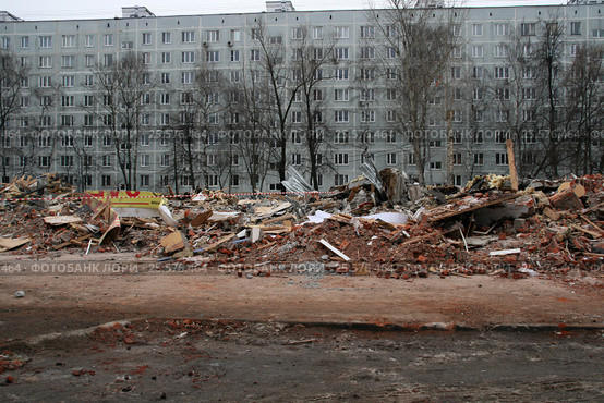 Снос незаконных торговых точек у метро Пражская. Москва, Чертаново, улица Красного Маяка (2017 год). Стоковое фото, фотограф Щеголева Ольга / Фотобанк Лори