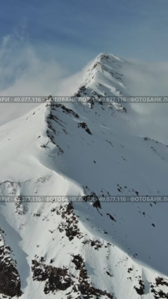 Snow Alp mountain range landscape. Стоковое видео, видеограф Михаил Коханчиков / Фотобанк Лори
